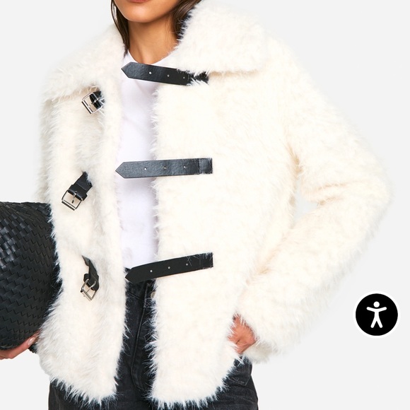 Boohoo Cream Teddy Jacket with Black Accents - Picture 4 of 7